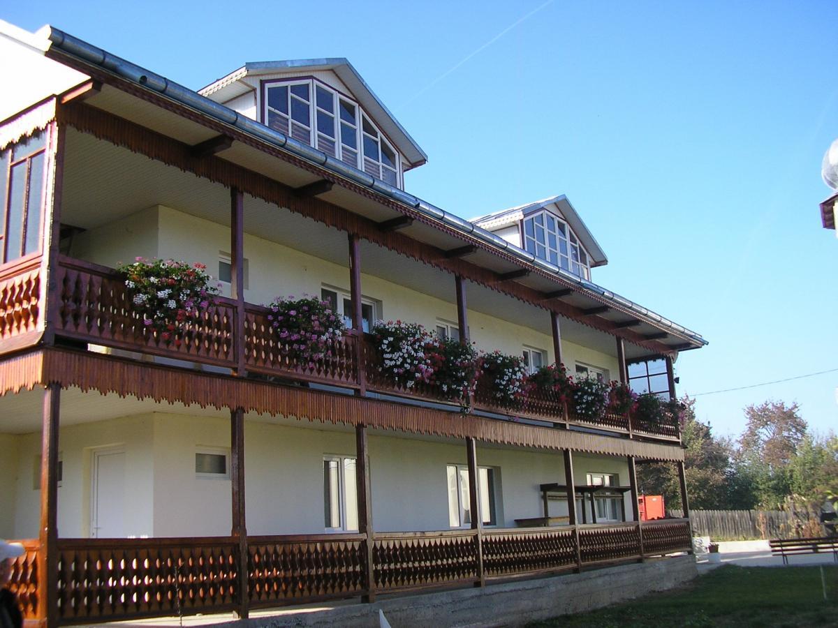 Casa socială exterior