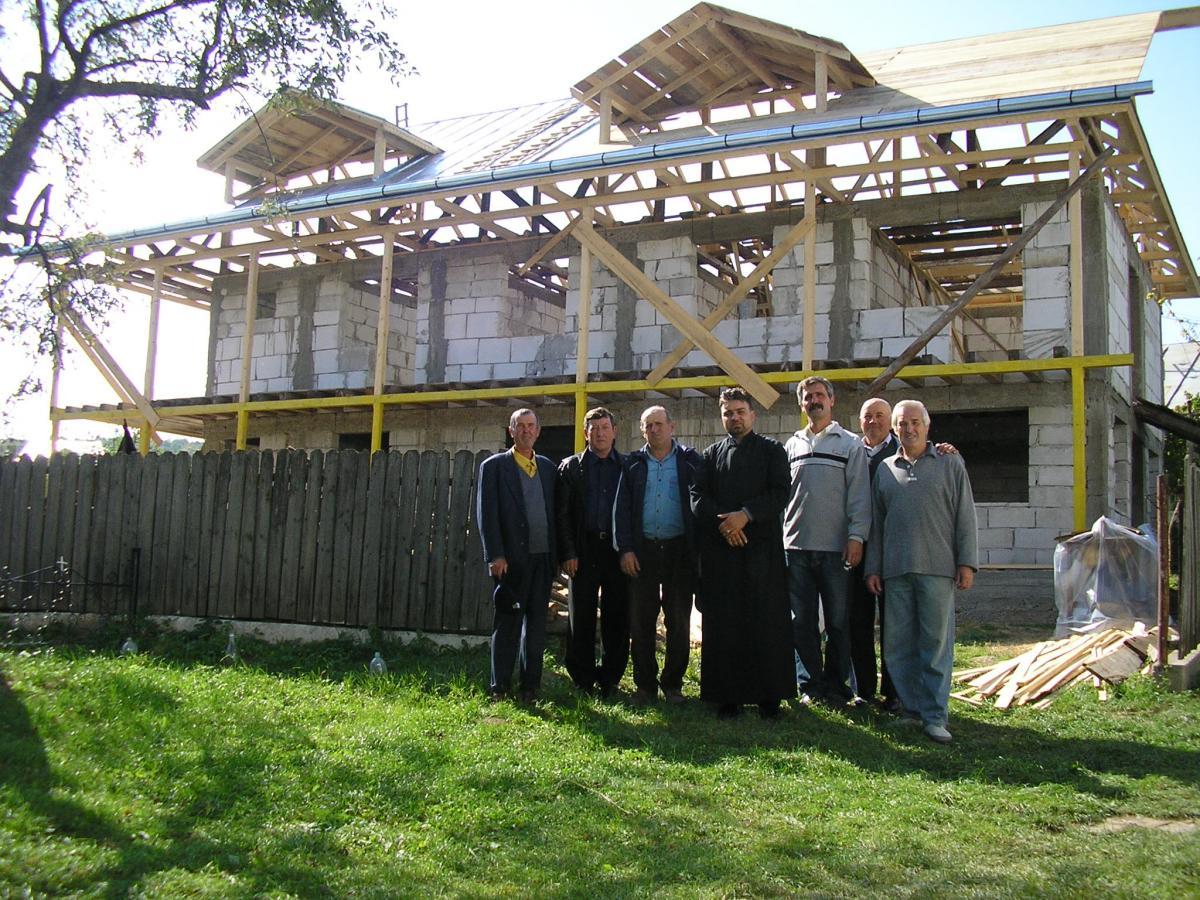 Casa socială în timpul construcţiei